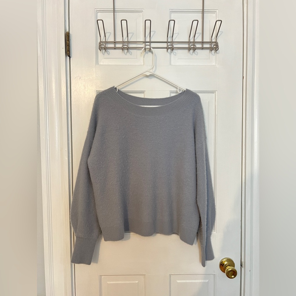 Like new club Monaco sweater in size M
